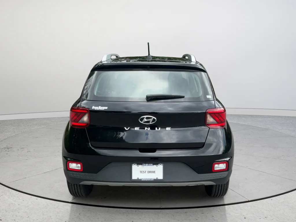 2025 Hyundai Venue SEL - Photo 9