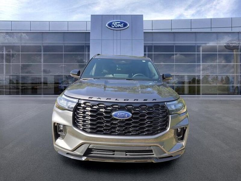 Used 2025 Carbonized Gray Metallic Ford ST-Line image 3