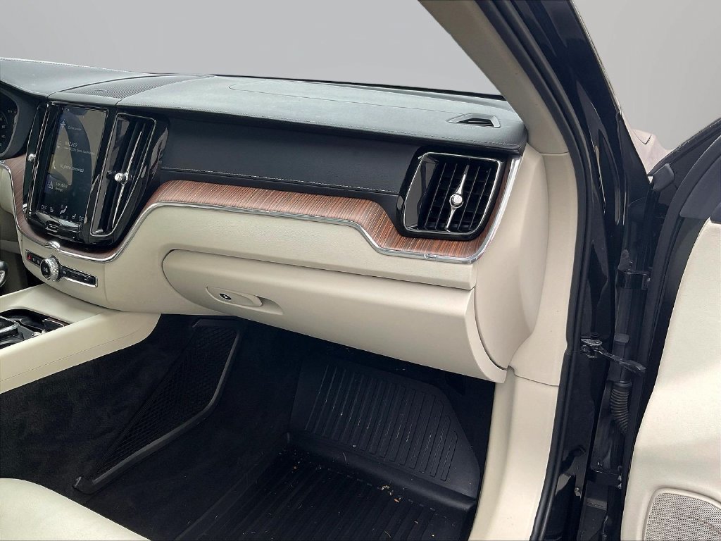 Used 2019 Black Volvo T6 Inscription image 25