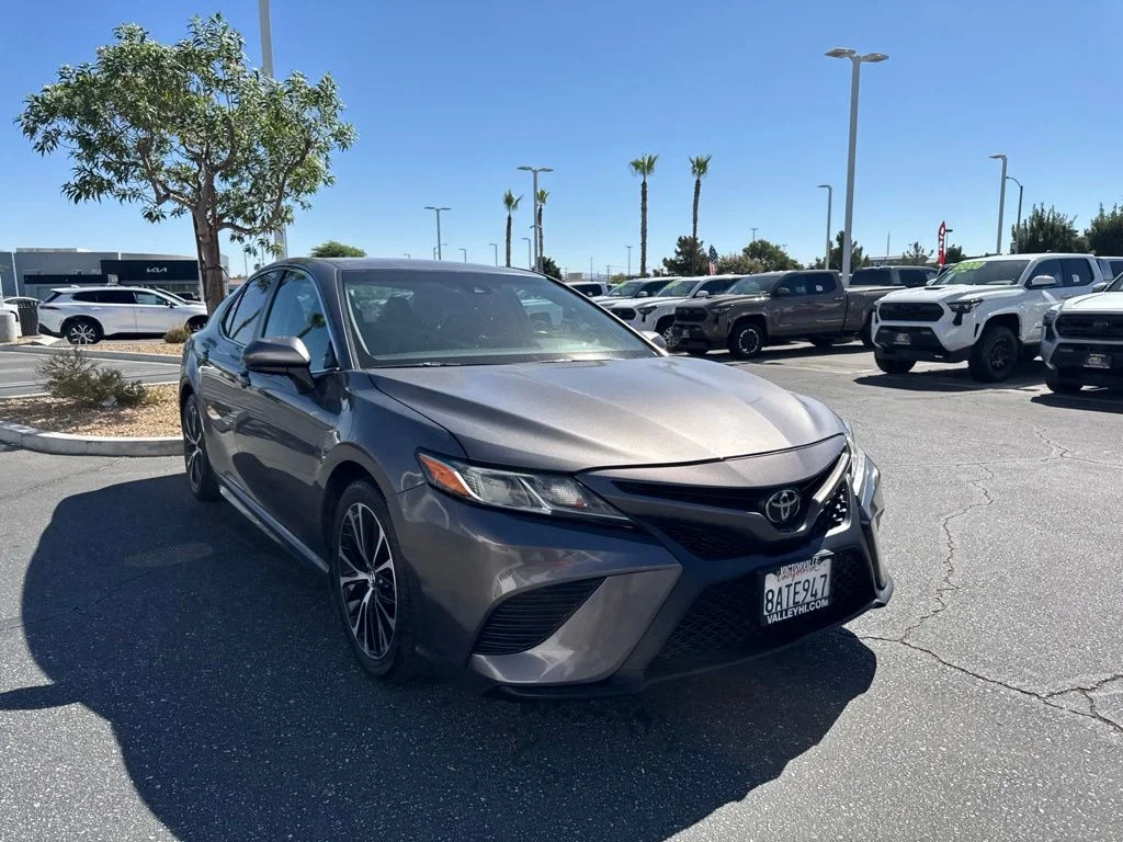 Used 2018 Gray Toyota SE image 4
