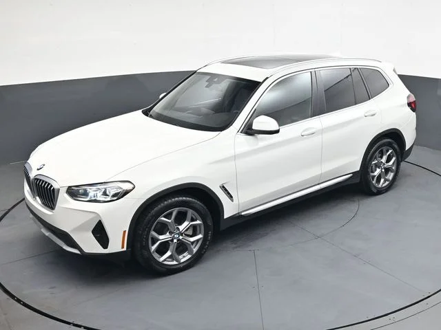 Used 2024  BMW xDrive30i image 28