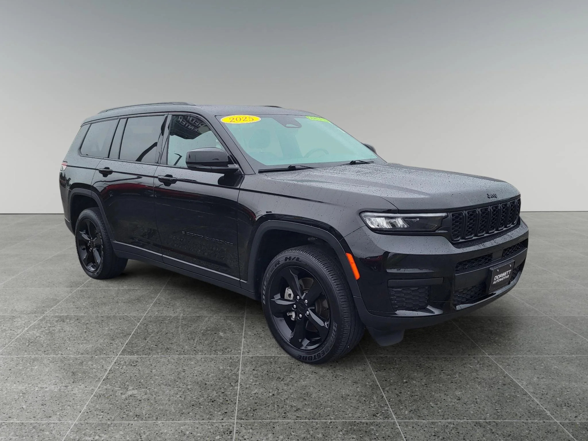Used 2025 Diamond Black Crystal Pearlcoat Jeep Altitude X image 4