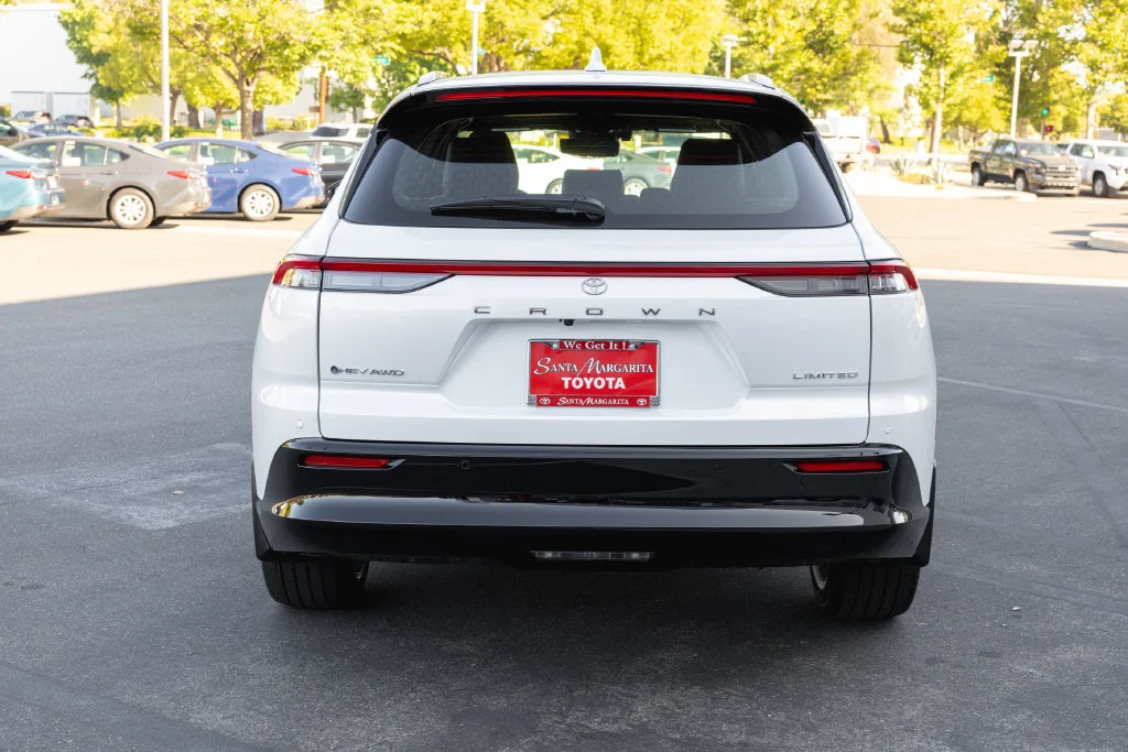New 2026 Oxygen White <sup>1</sup> Toyota  Limited image 5