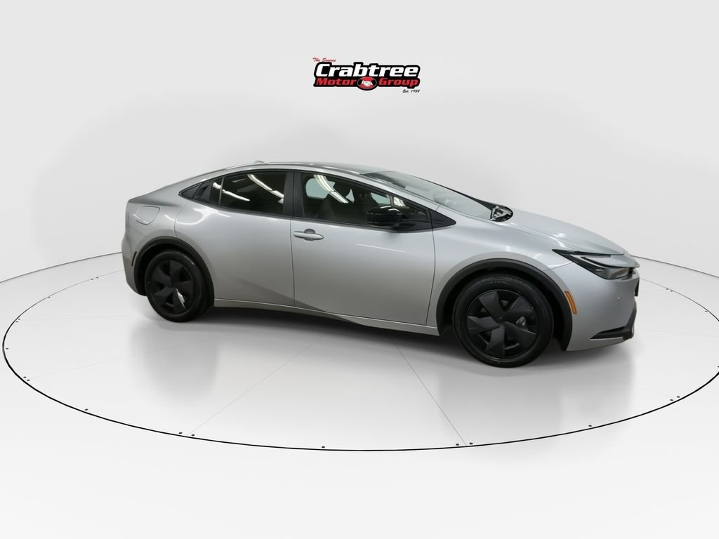 Used 2024  Toyota SE image 9