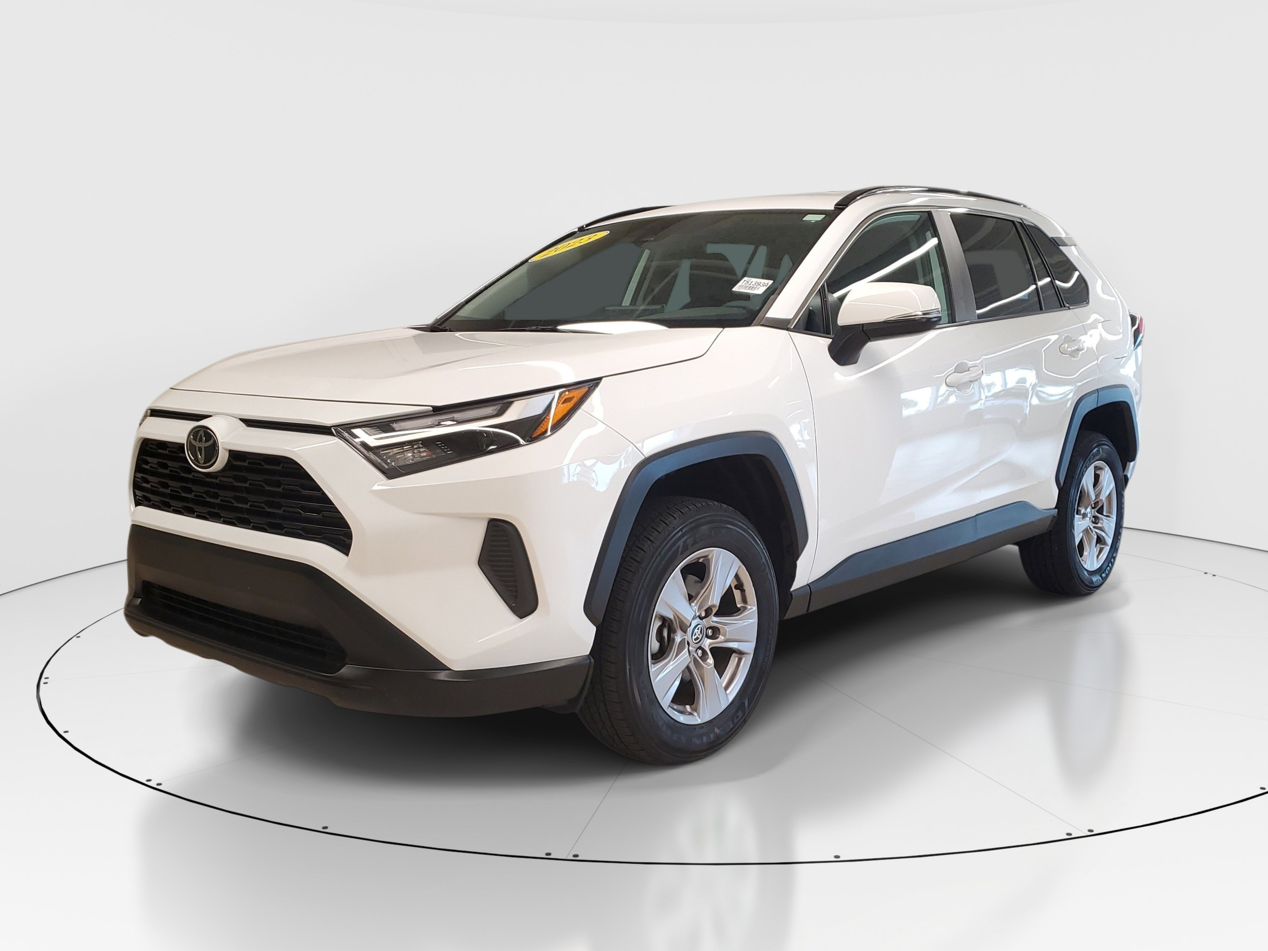 Used 2023 Ice Toyota XLE image 3