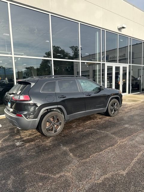 Used 2019 Black Jeep Latitude Plus image 2