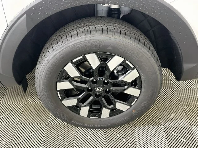 New 2027 White Hyundai SE image 21