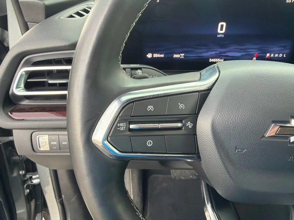 Used 2025 Gray Chevrolet Z71 image 9