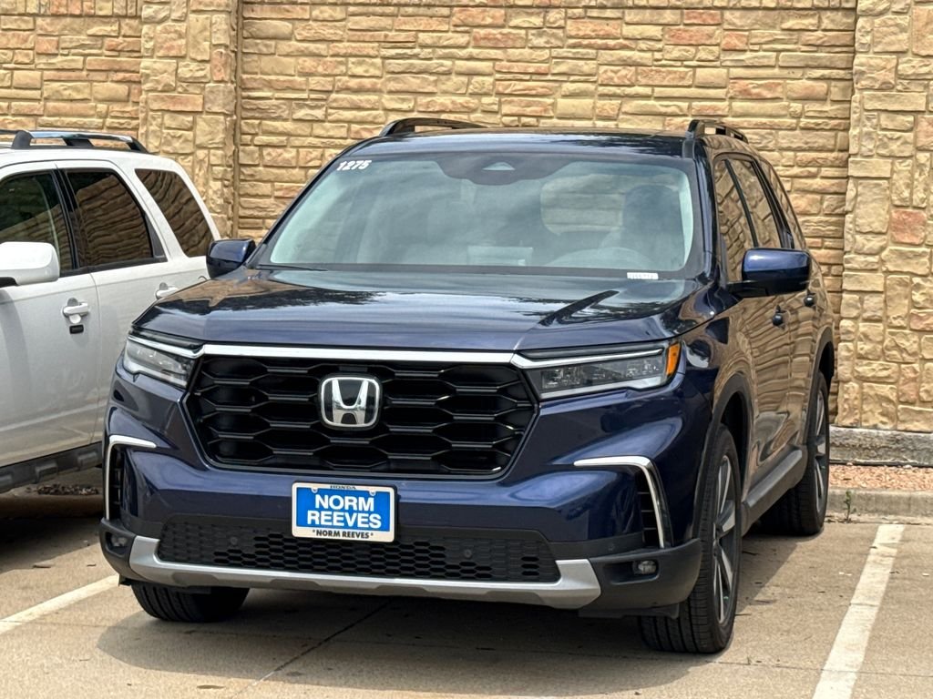 2025 Honda Pilot Touring AWD's photo