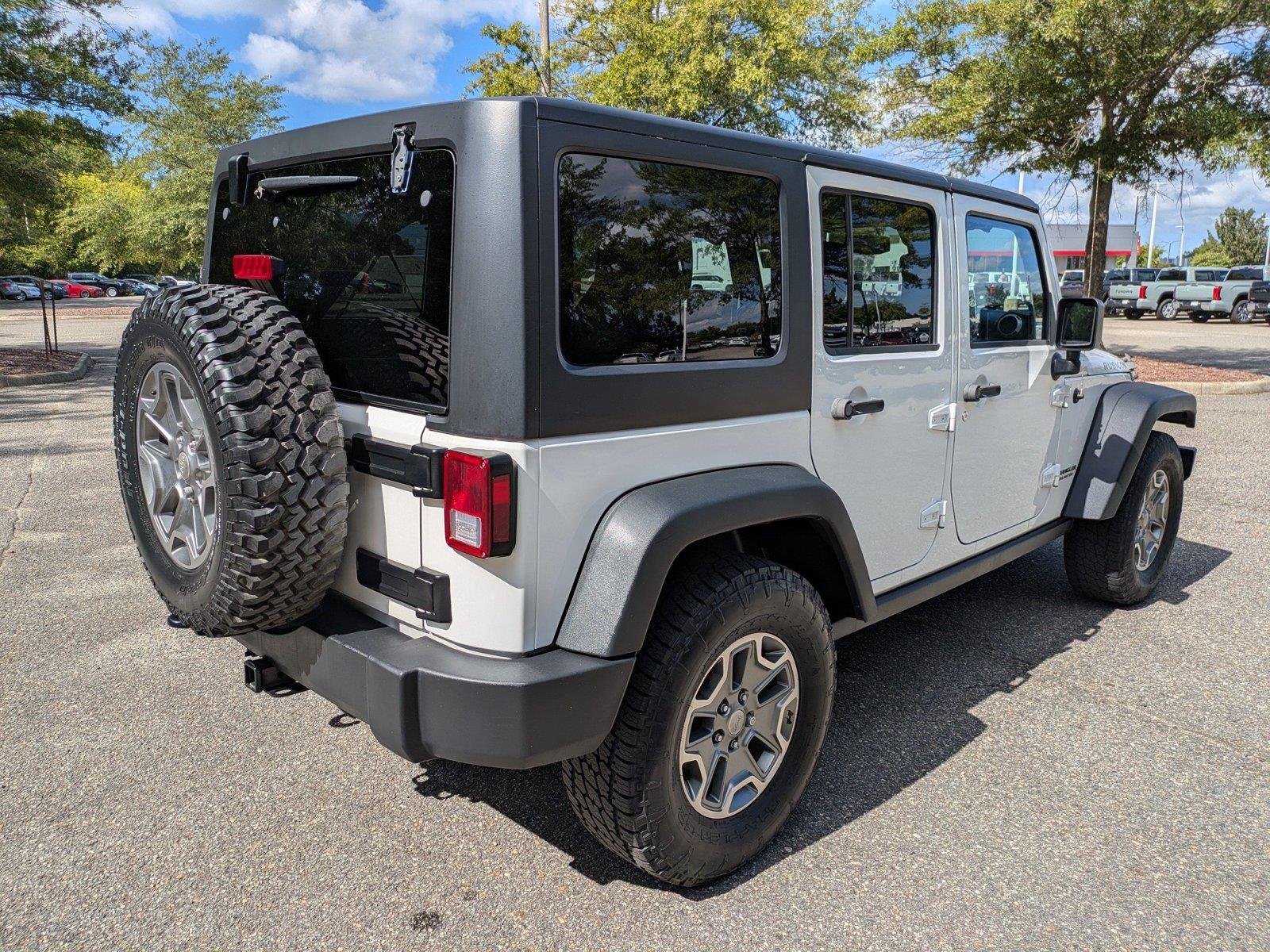 Used 2015 Bright White Clearcoat Jeep Rubicon image 4