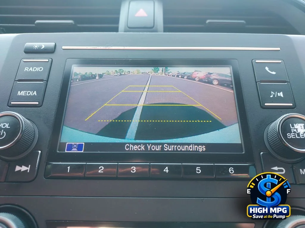 Used 2018 White Honda LX image 9