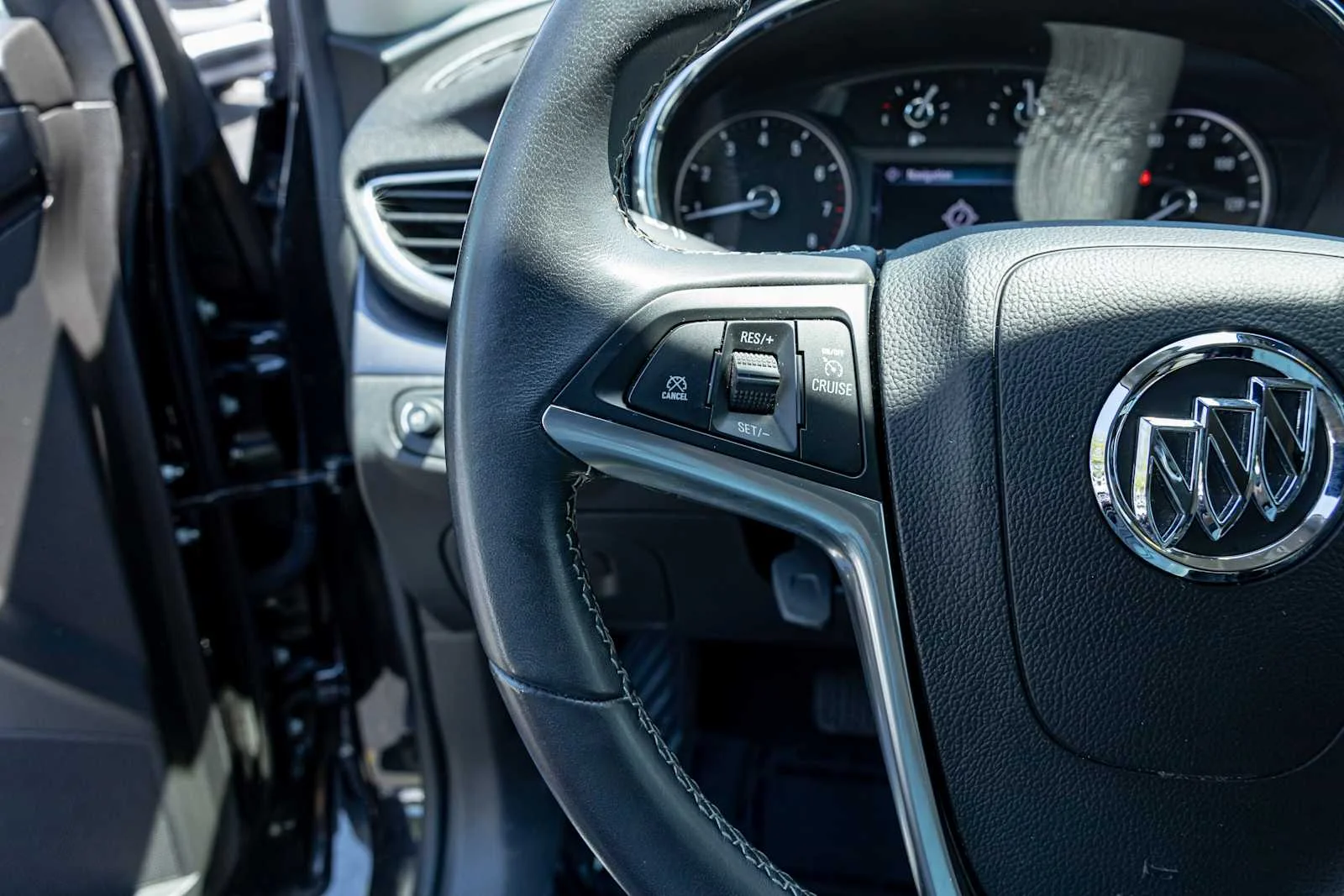 Used 2019 Ebony Twilight Metallic Buick Sport Touring image 15