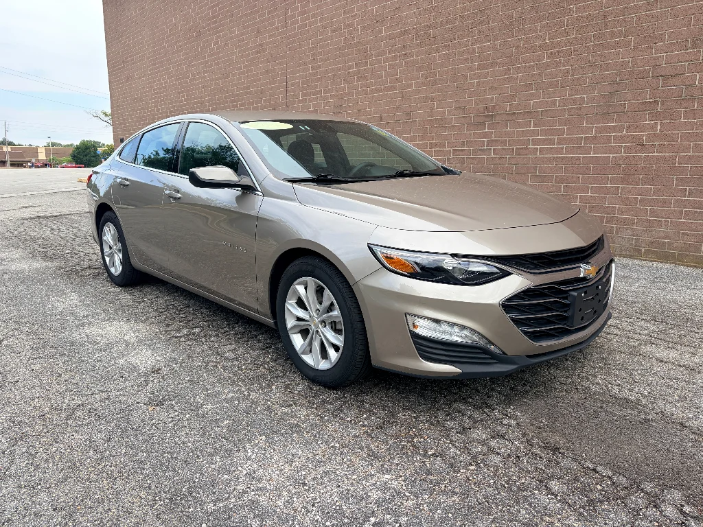 Used 2023 Gray Metallic Chevrolet LT image 7