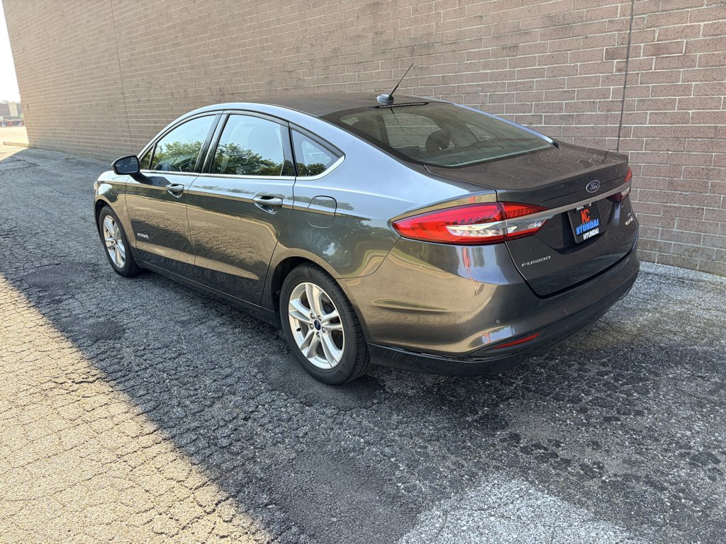 Used 2018 Magnetic Metallic Ford SE image 3