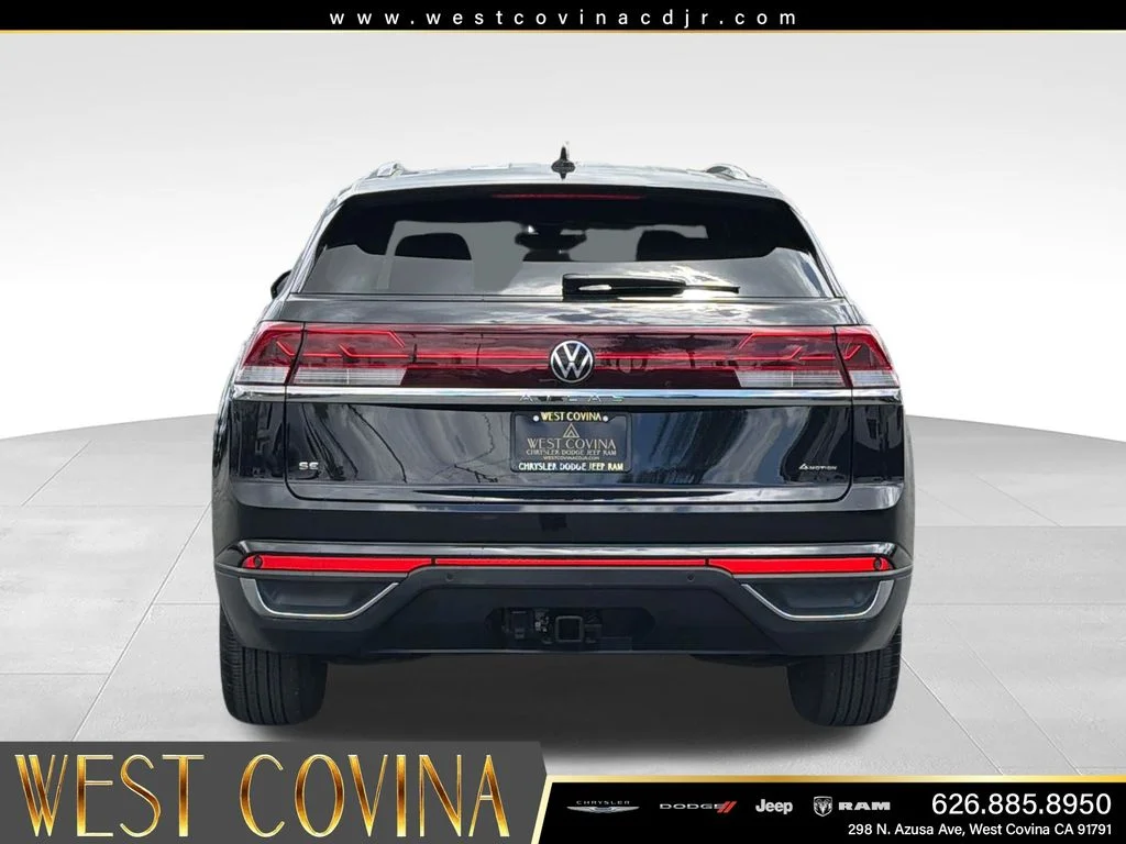 Used 2025 Black Volkswagen 2.0T SE w/Technology image 6