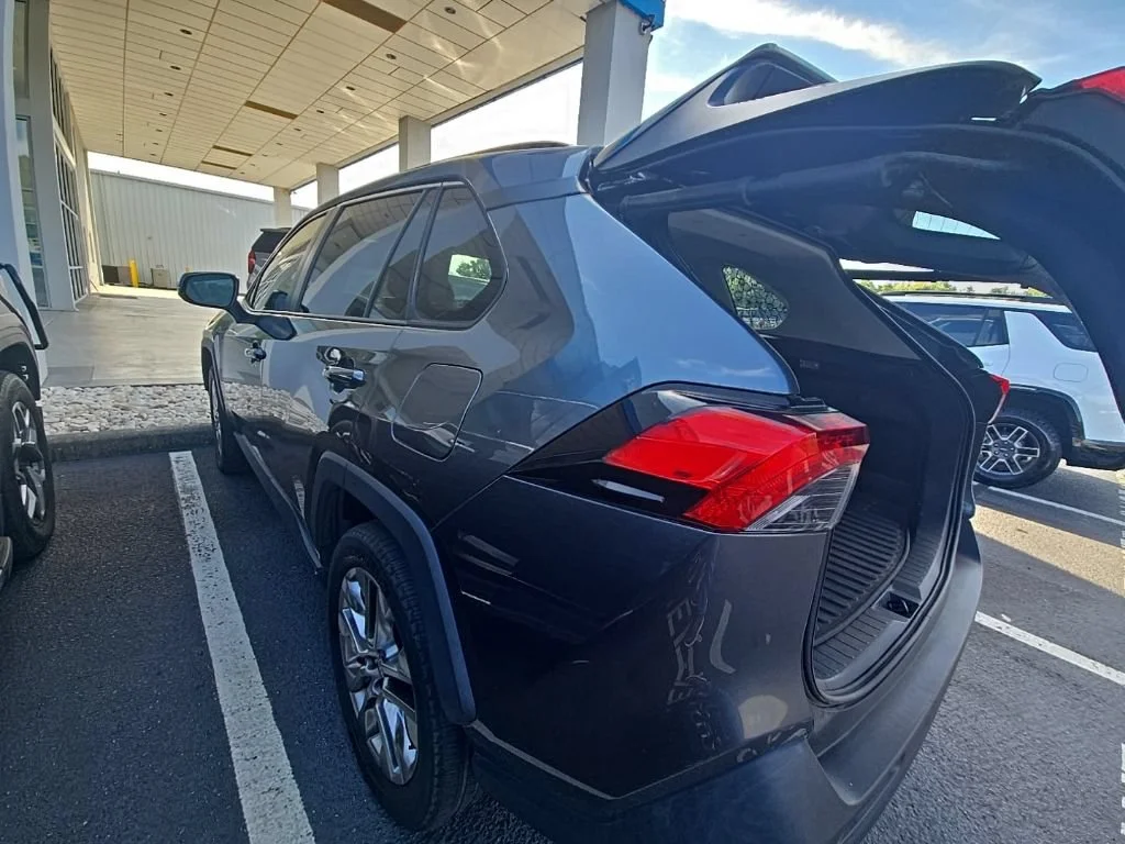 Used 2021 Magnetic Gray Met Toyota XLE Premium image 18