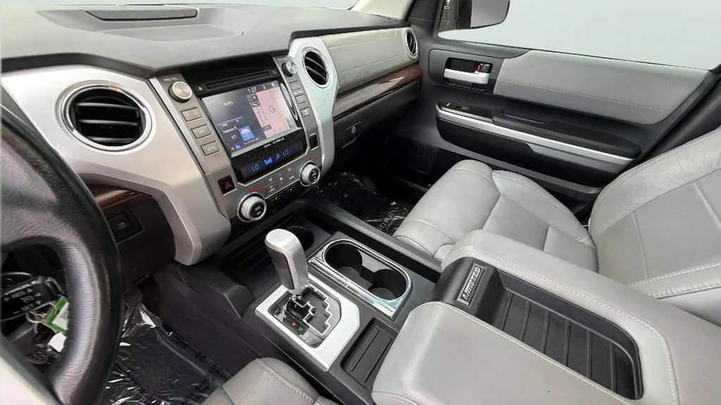 Used 2014  Toyota LTD image 19