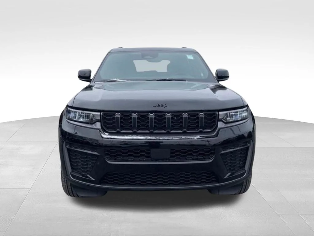 New 2026 Diamond Black Crystal Pearl-Coat Exterior Paint Jeep Altitude image 8