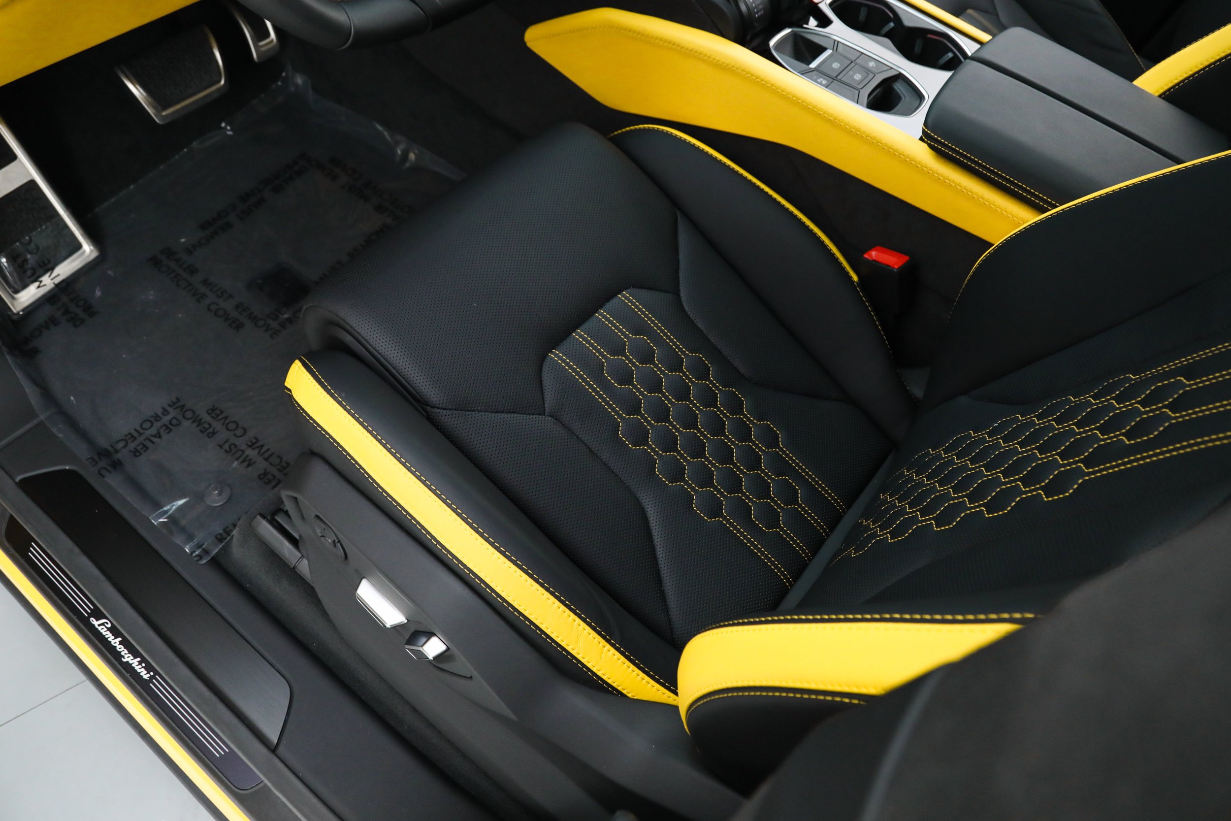 Used 2025 Yellow Lamborghini SE image 26