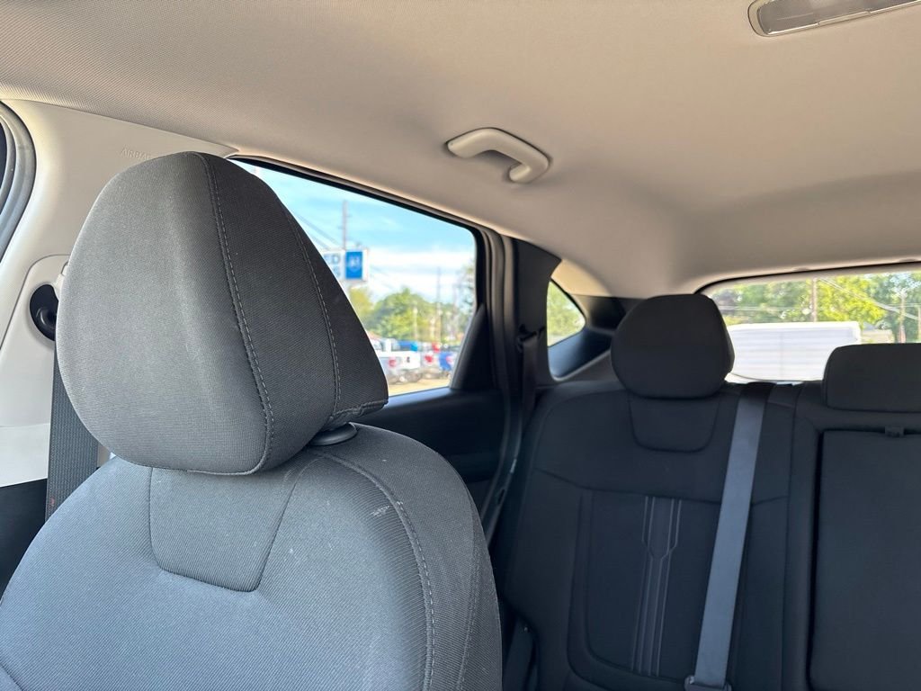 Used 2025 Green Hyundai SEL image 29