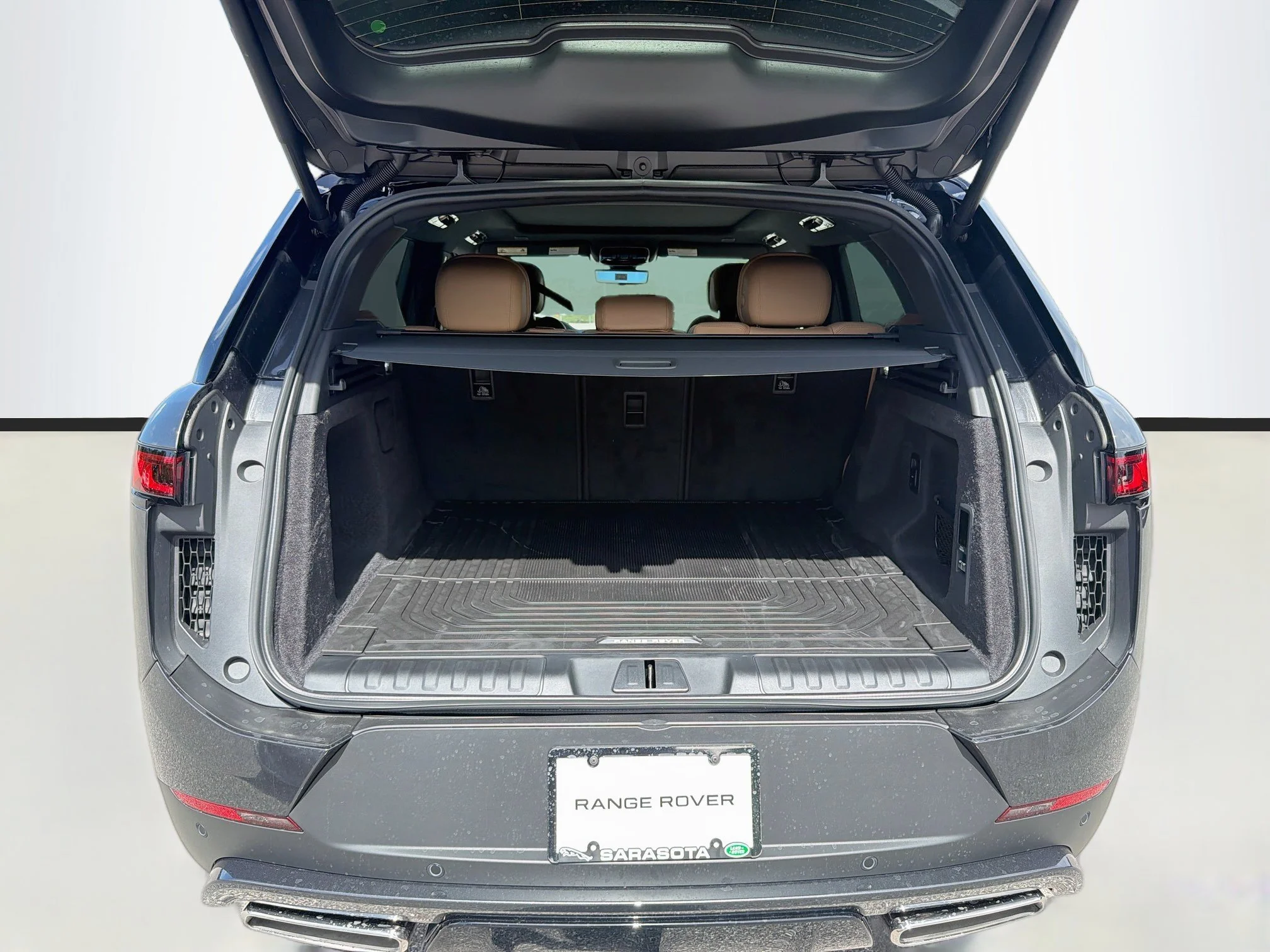 New 2026 Carpathian Grey Land Rover SE image 12