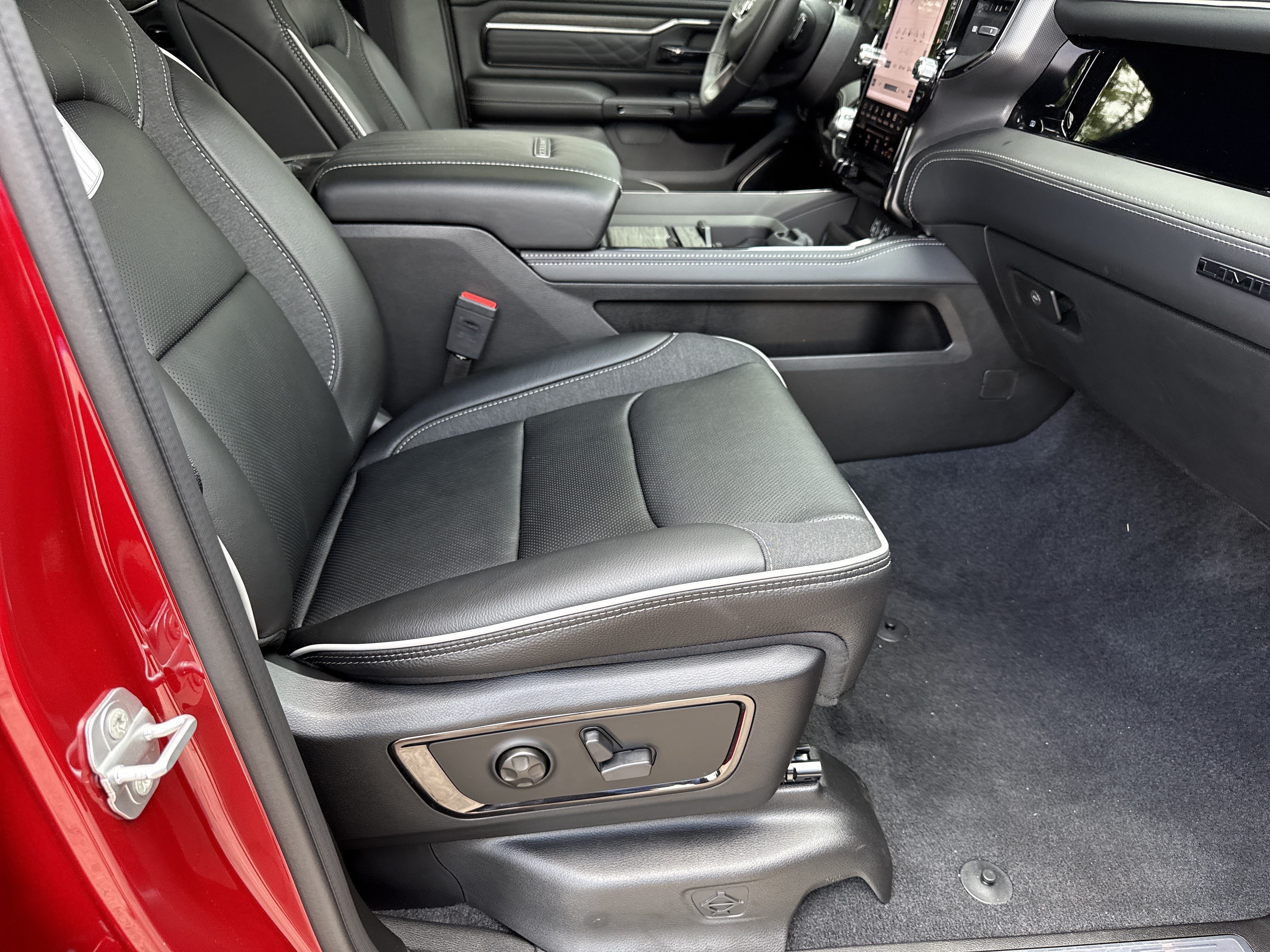 New 2026 Molten Red Pearl-Coat Exterior Paint RAM Limited image 14