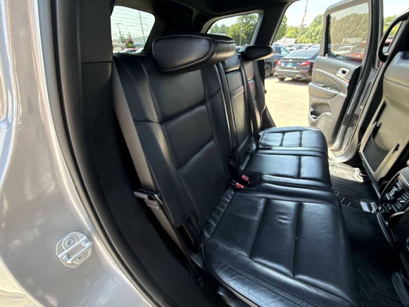 Used 2018 Silver Jeep Overland 4x4 image 27