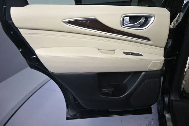 Used 2019 Black INFINITI LUXE image 27