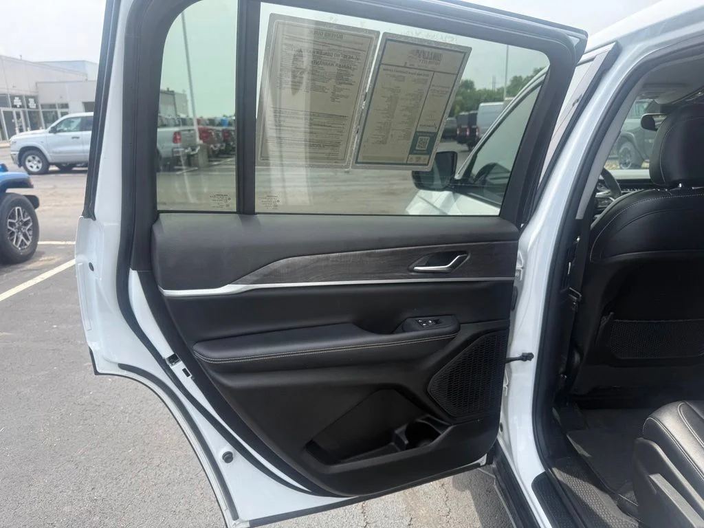 Used 2023 White Jeep Limited image 29
