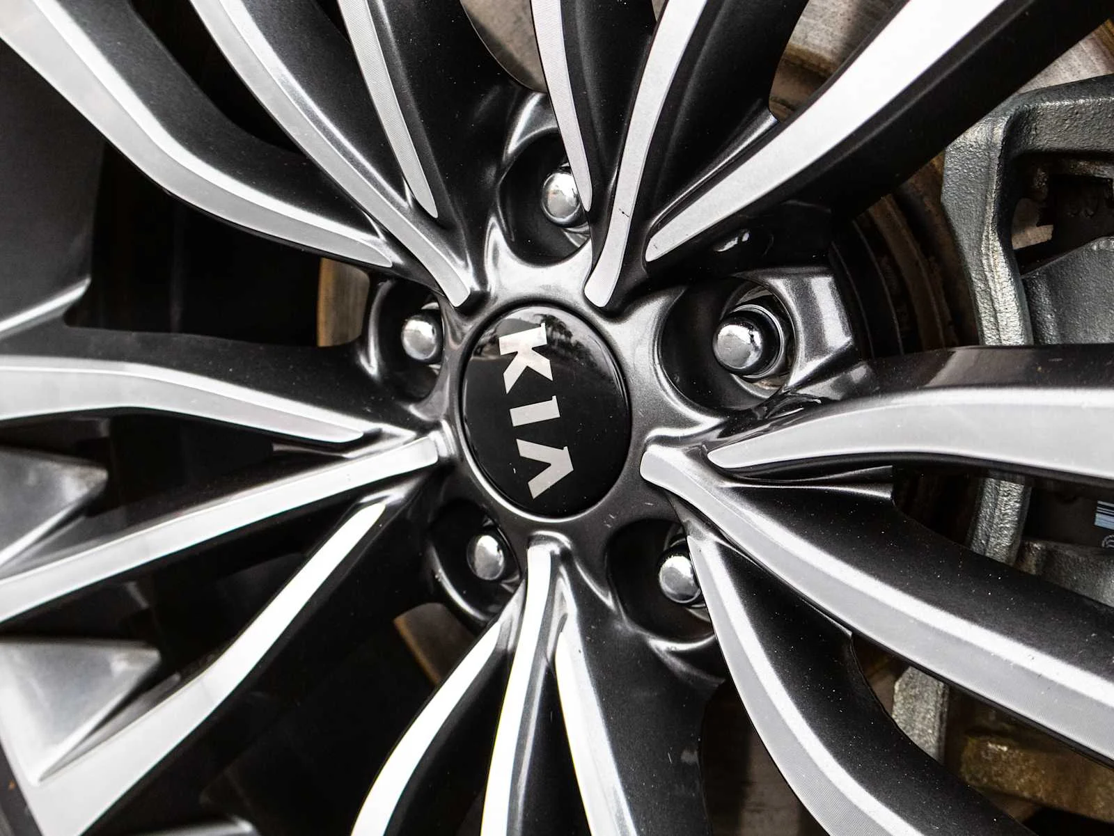 Used 2019 Red Kia Base image 9
