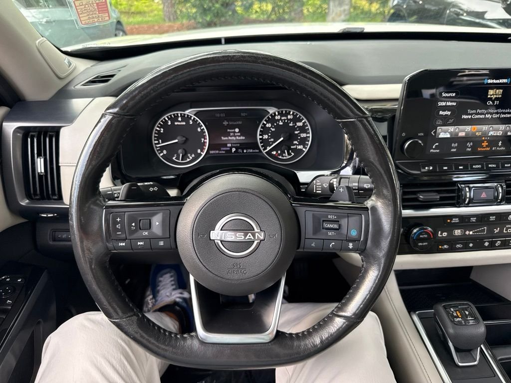Used 2023 White Nissan SL image 33