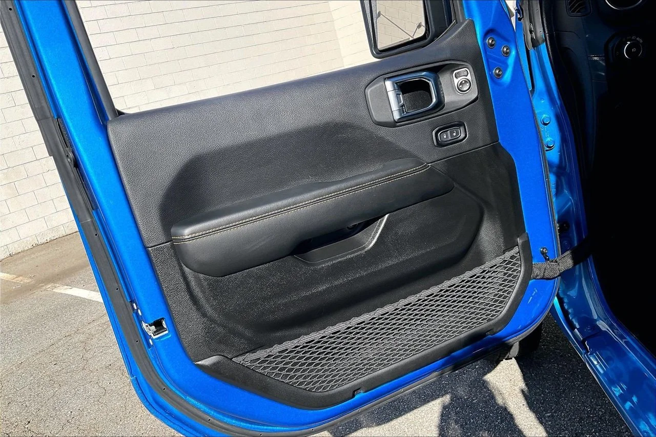 Used 2025 Blue Jeep Sahara image 25
