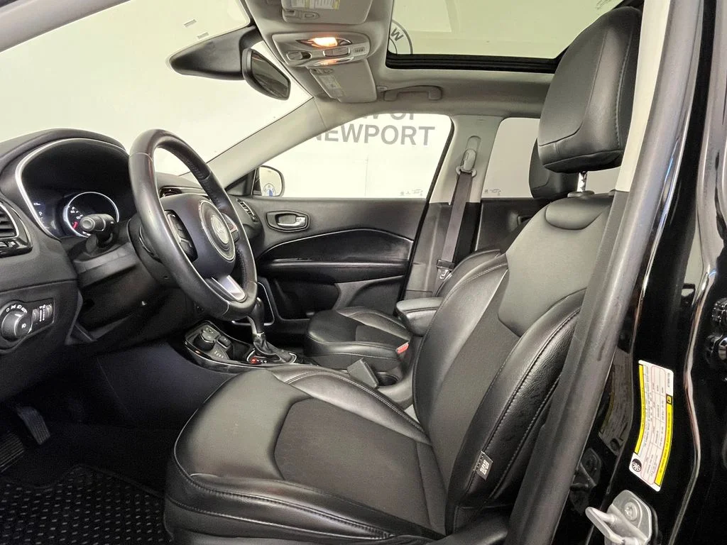 Used 2019 Black Jeep Latitude image 18