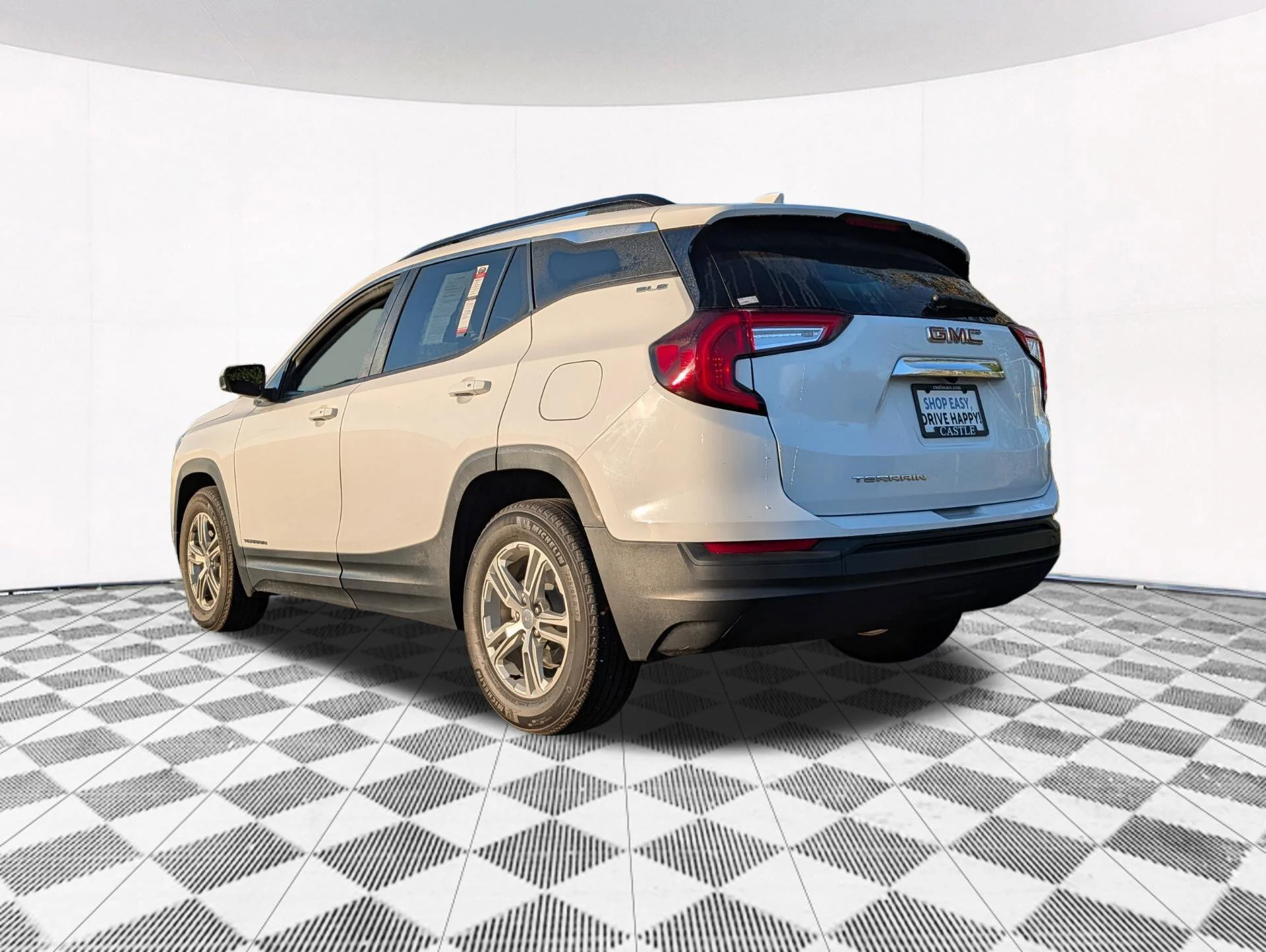 Used 2023 SUMMIT WHITE GMC SLE image 12