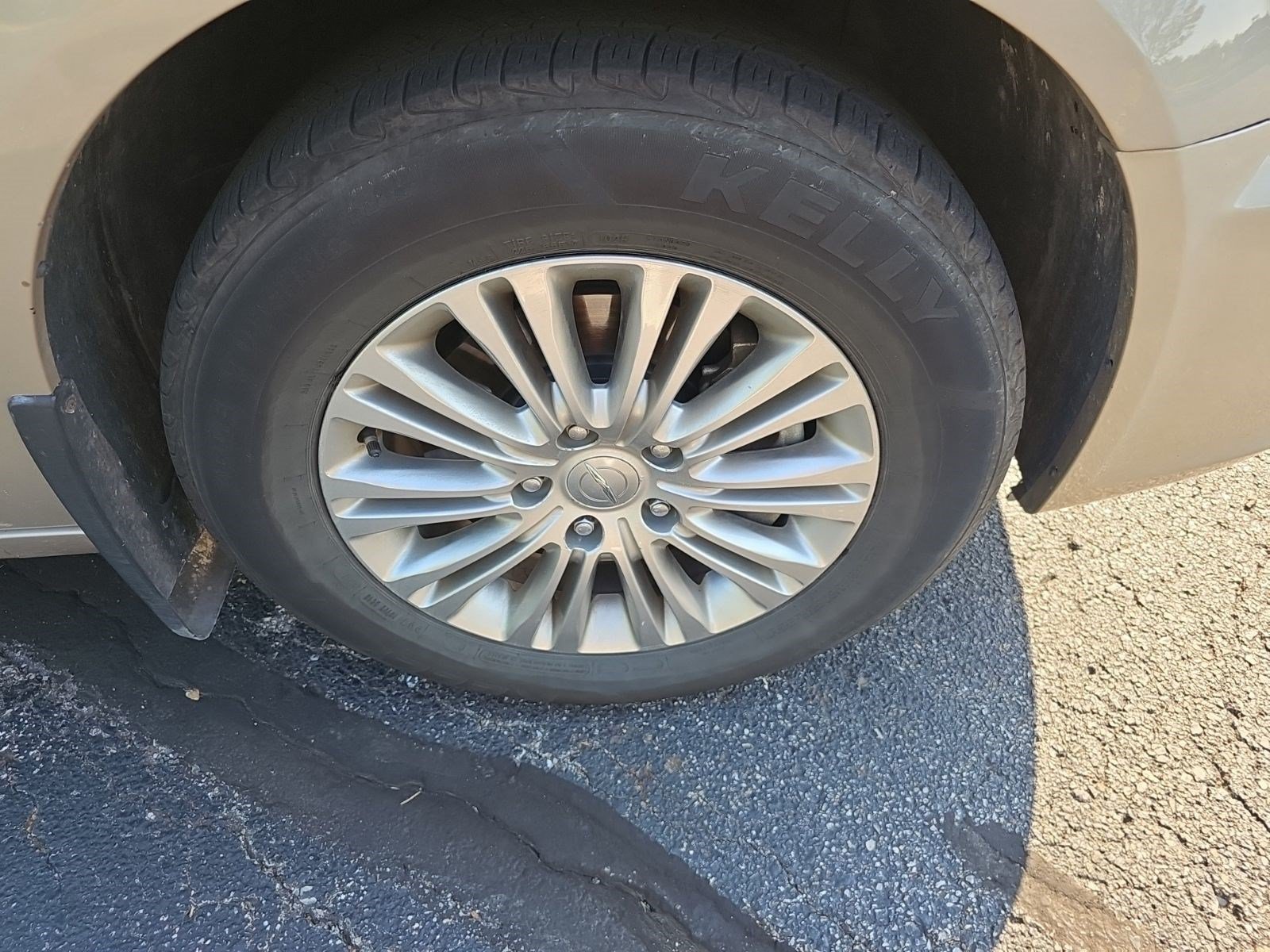 Used 2016 Cashmere/Sandstone Pearlcoat Chrysler Touring-L image 8