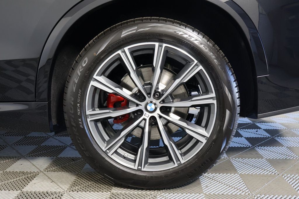 New 2026 Black Sapphire Metallic BMW xDrive40i image 10