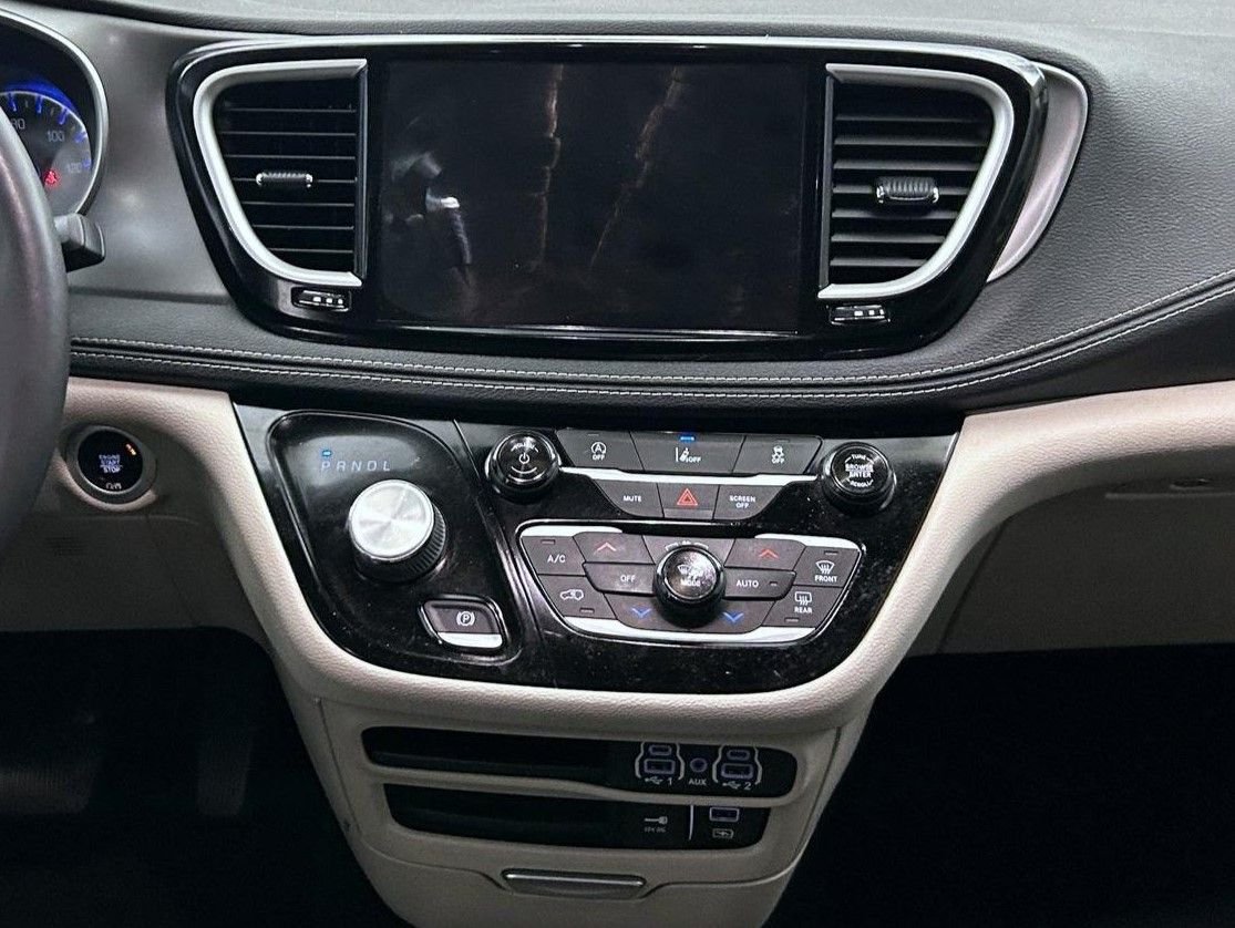 Used 2022 Black Chrysler Touring L image 12