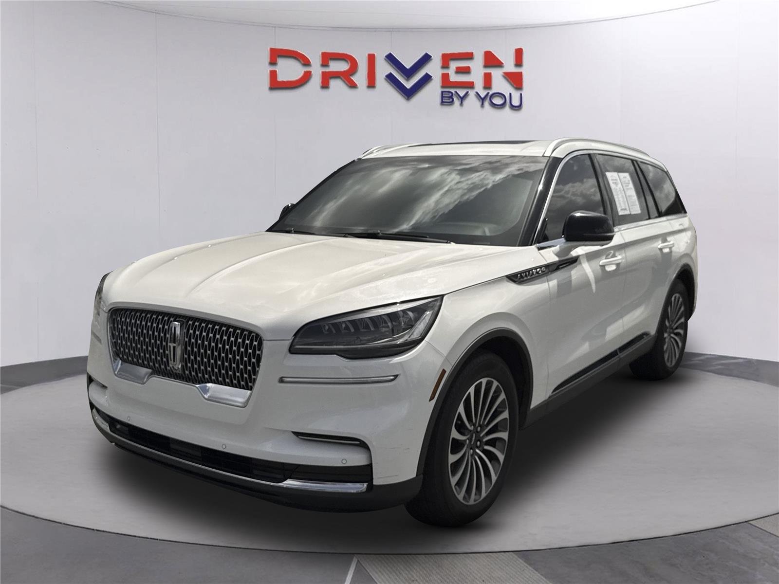 Used 2022 Pristine White Metallic Tri-Coat Lincoln Reserve image 8