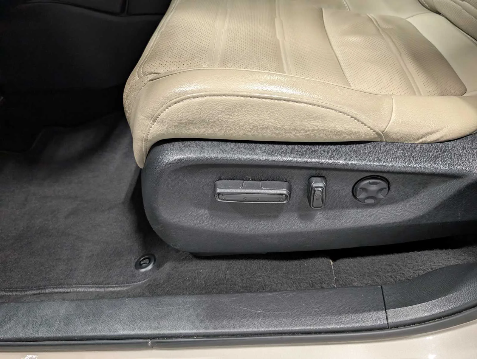 Used 2017 Sandstorm Metallic Honda EX-L image 40