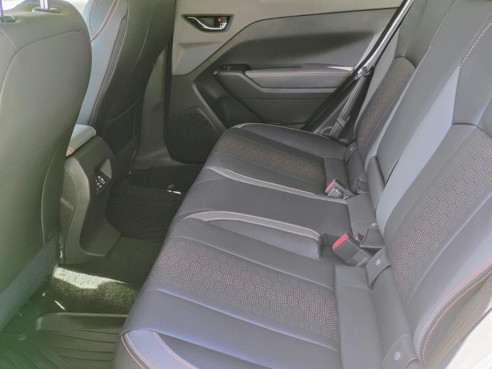 Used 2025 Crystal White Pearl Subaru Limited image 6