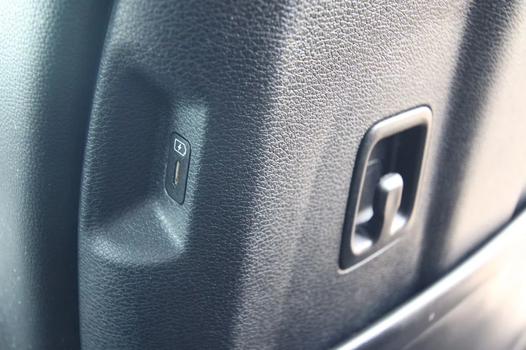 Used 2023 Red Kia X-Pro Prestige image 39