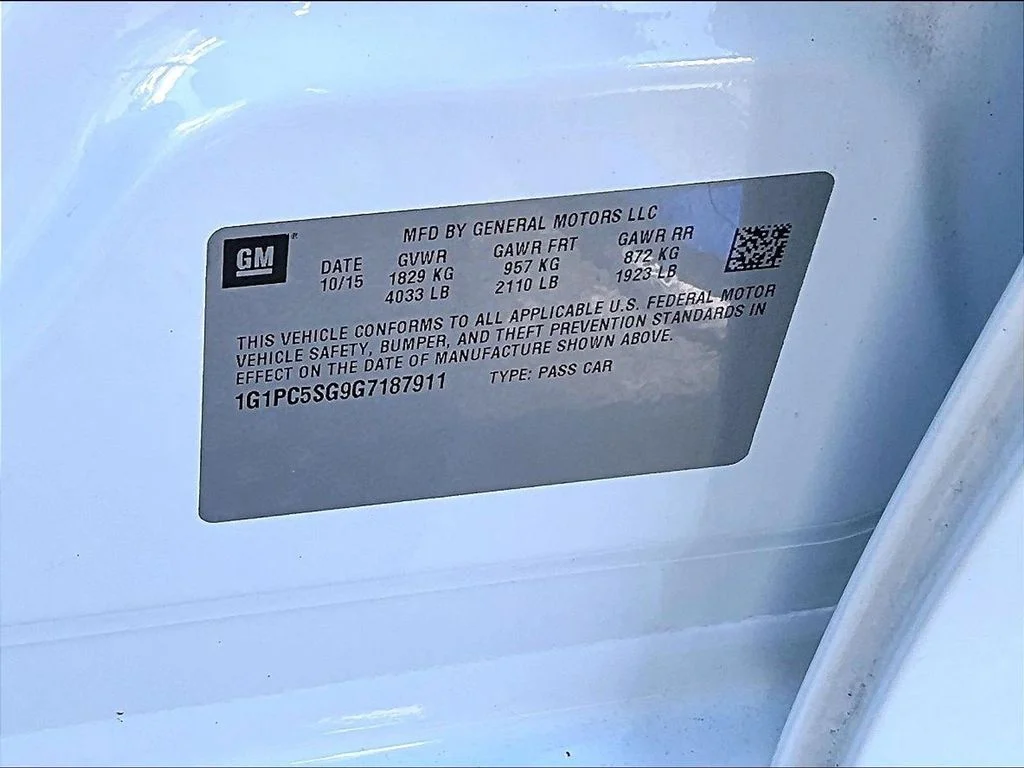Used 2016 White Chevrolet LS image 31
