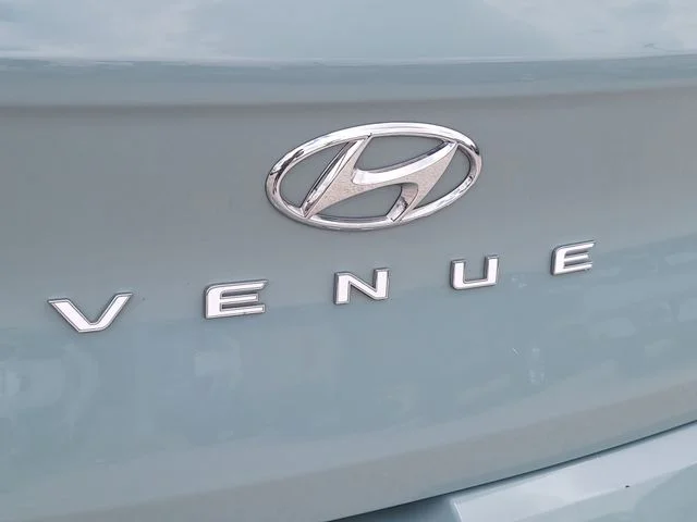 Used 2025 Green Hyundai SEL image 9