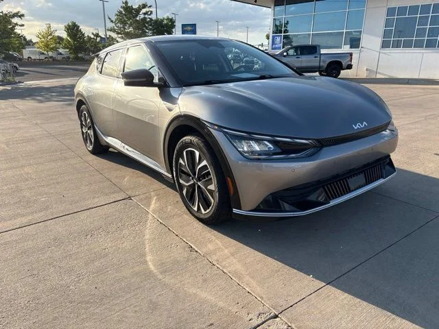 Used 2023 Steel Gray Kia Wind image 3