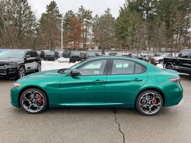 New 2026 Verde (Green) Fangio MetallicExterior Paint Alfa Romeo Veloce AWD image 2
