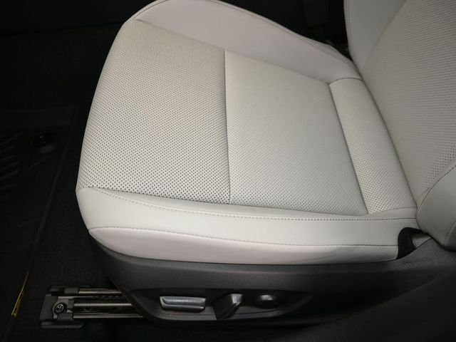 2026 Toyota Prius XLE - Photo 11