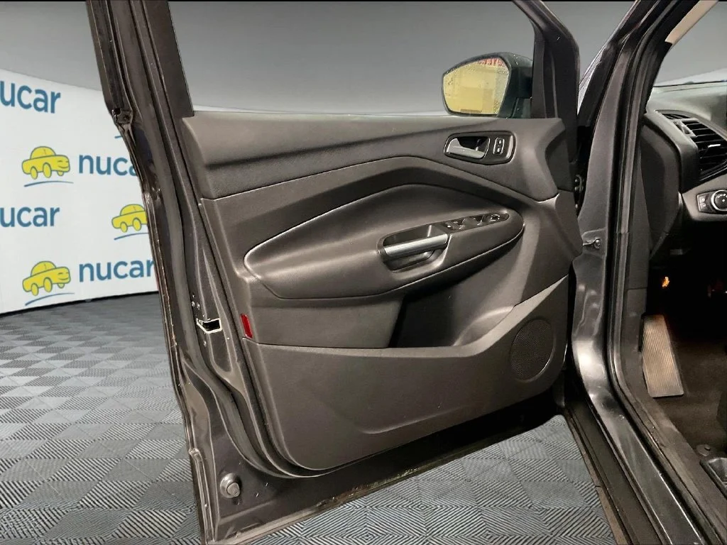 Used 2017 Gray Ford SE image 9