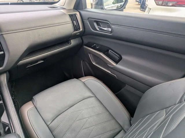 Used 2024 Black Nissan Platinum image 20