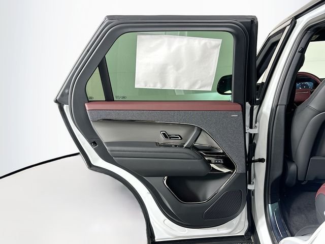Used 2026  Land Rover Dynamic SE image 22