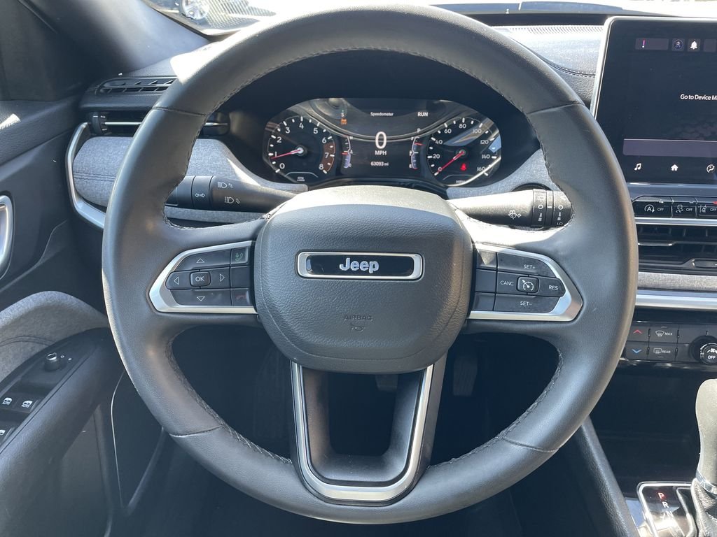 Used 2024 White Jeep Latitude image 16